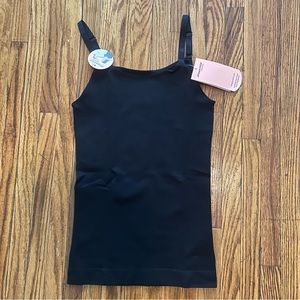 BNWT Shapermint “all day everyday scoop neck cami” in black, size M.